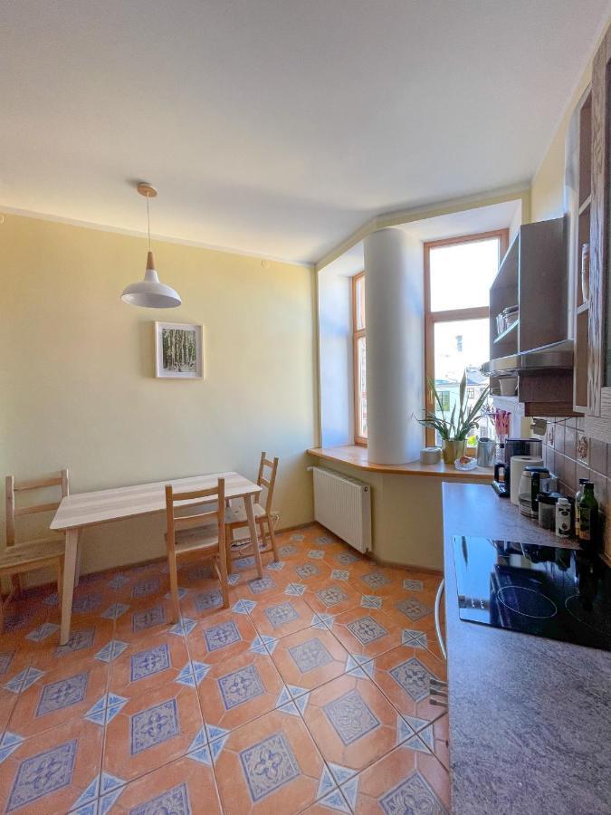 Spacious And Bright Center With Cityview Riika